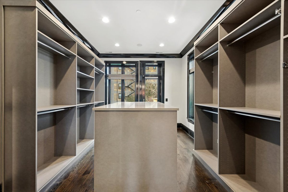 457 W Deming Place