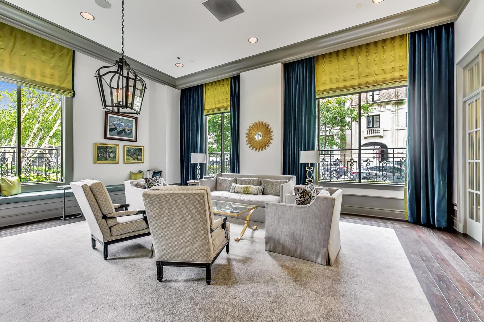457 W Deming Place
