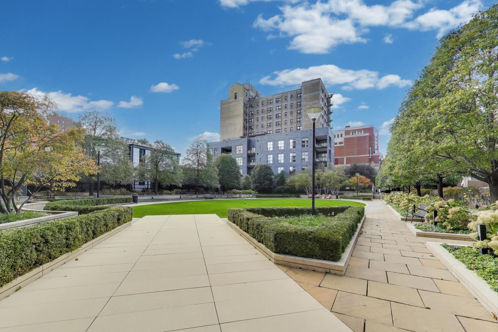457 W Deming Place