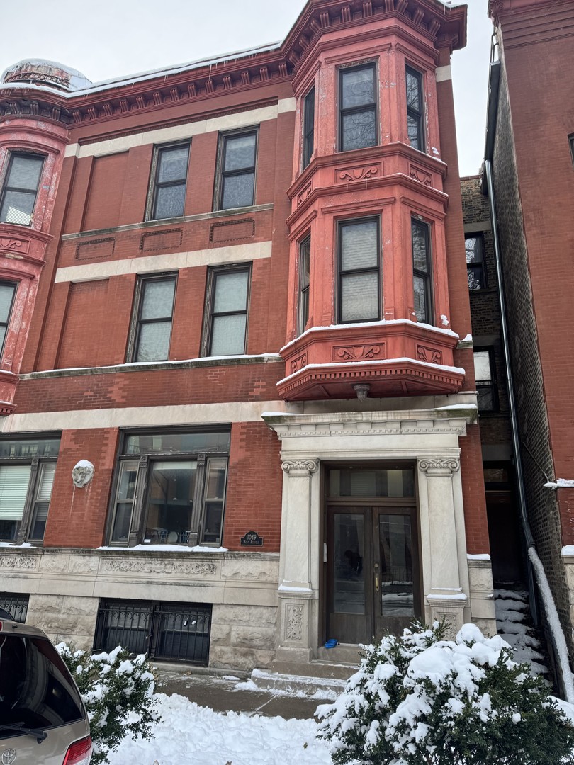 1049 W Altgeld Street Unit: 3A