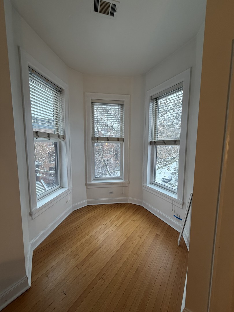 1049 W Altgeld Street Unit: 3A