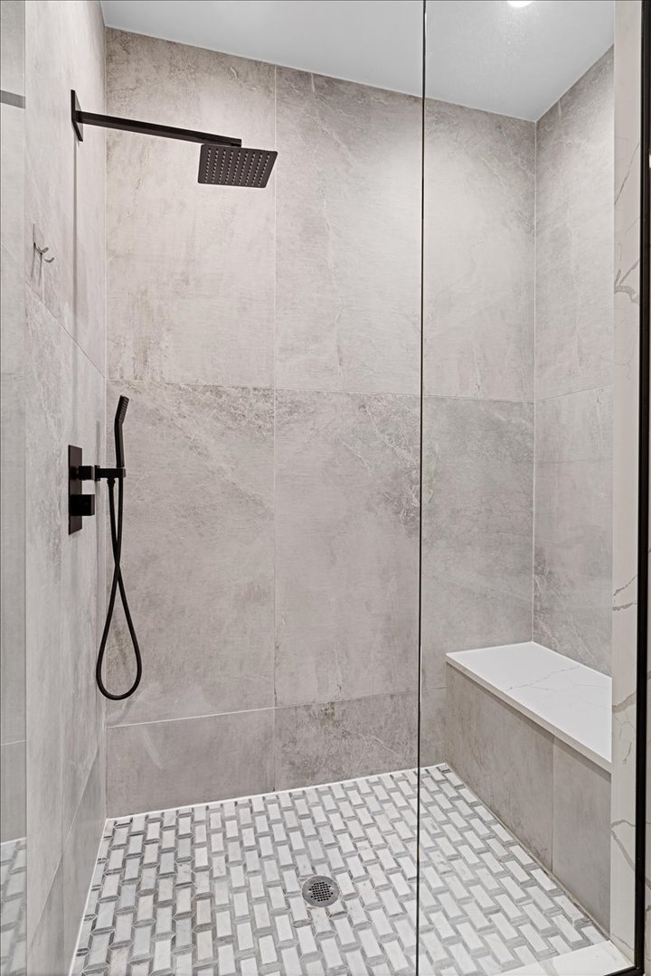 3653 W Barry Avenue Unit: 4E