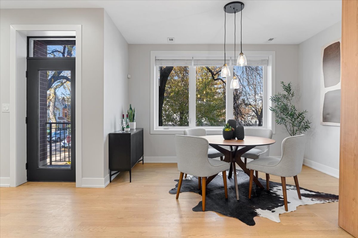 3653 W Barry Avenue Unit: 3W