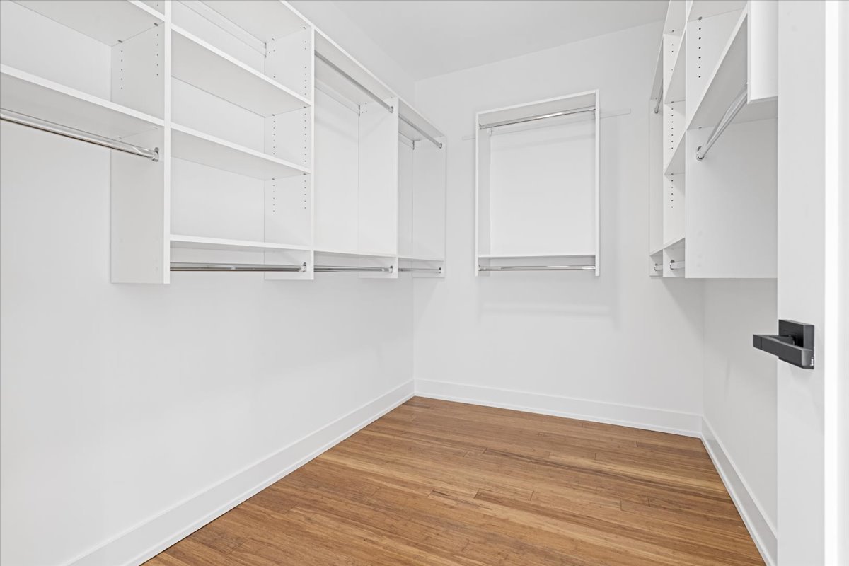 3653 W Barry Avenue Unit: 3E