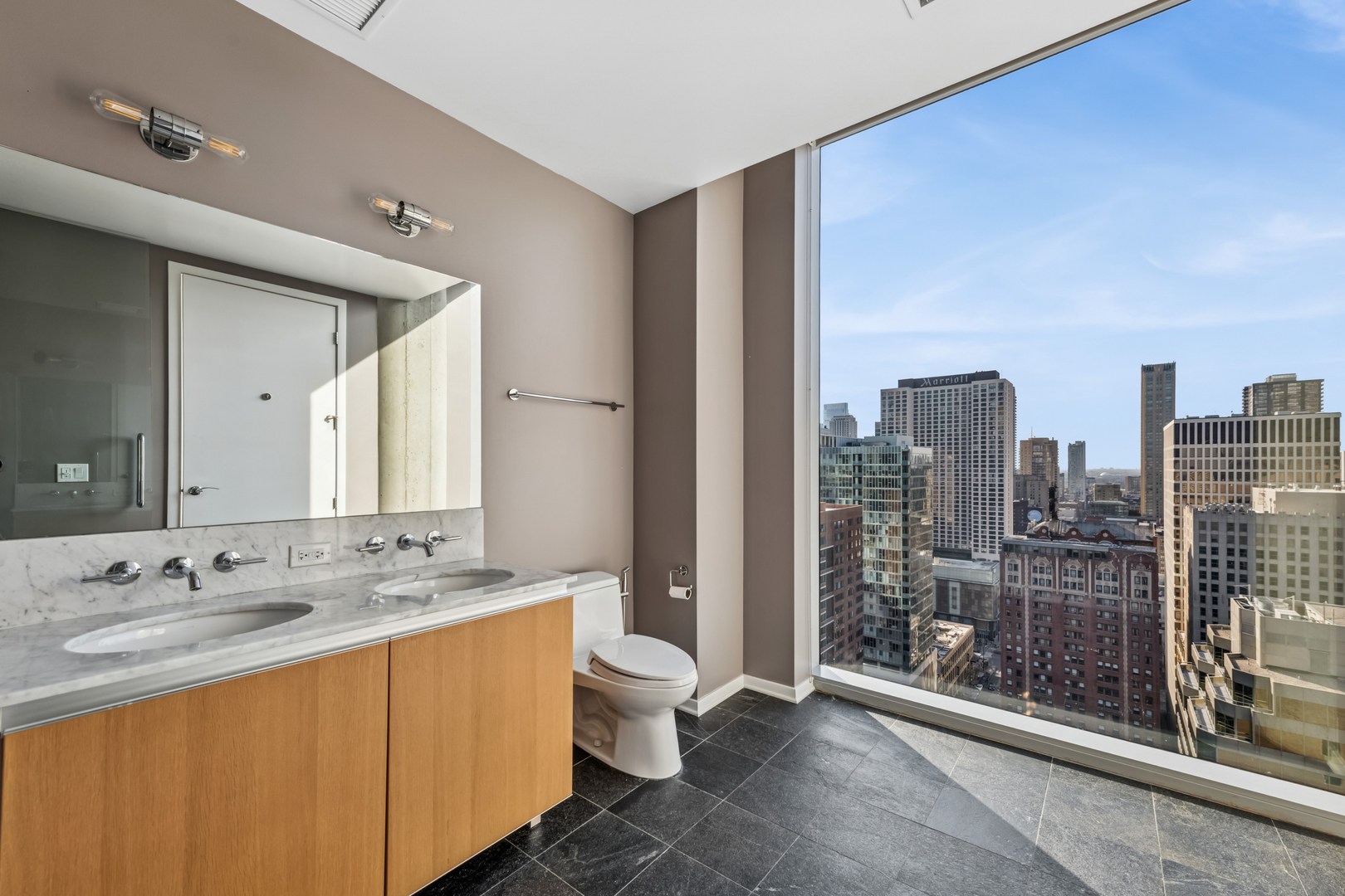 600 N Fairbanks Court Unit: 2805