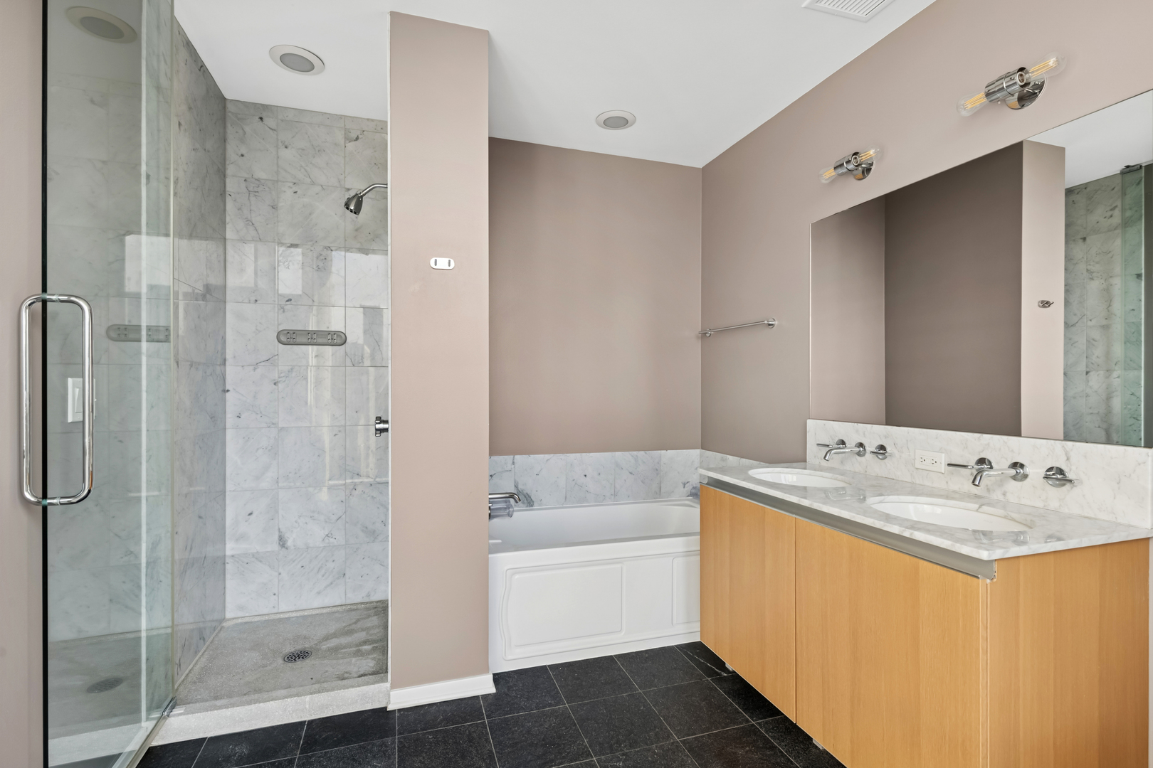 600 N Fairbanks Court Unit: 2805