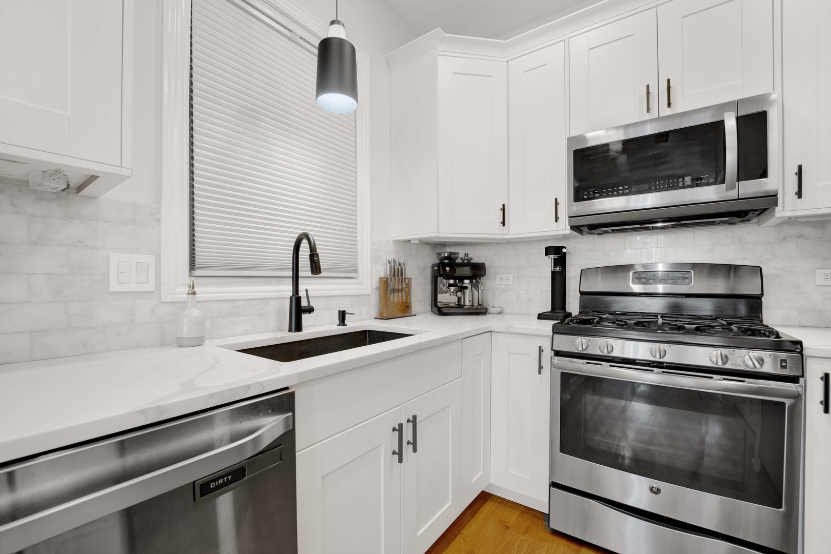 856 W Buckingham Place Unit: 3SW