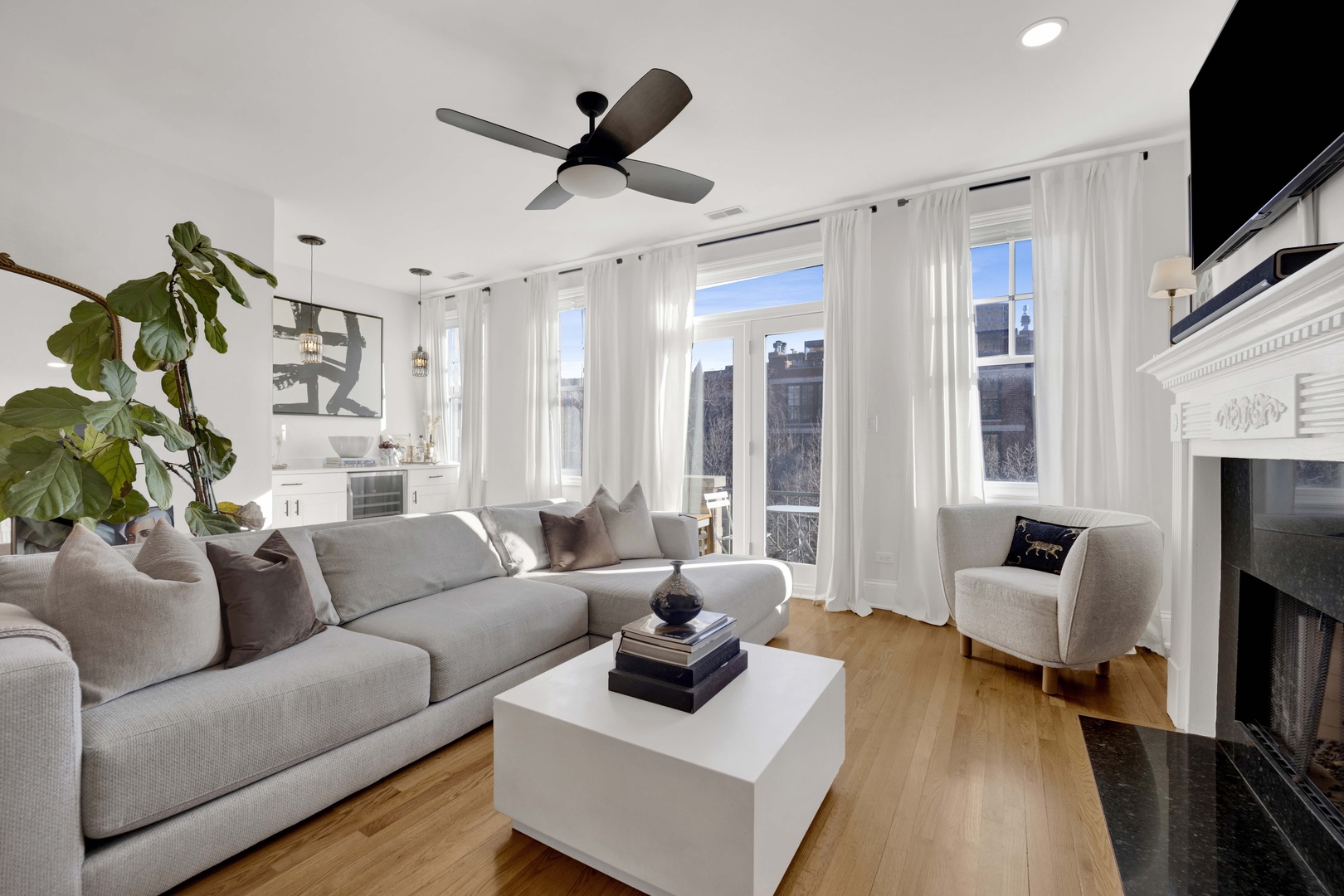 856 W Buckingham Place Unit: 3SW