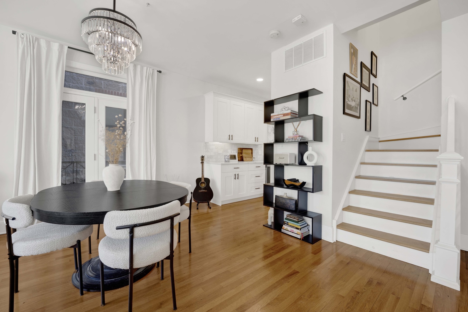 856 W Buckingham Place Unit: 3SW
