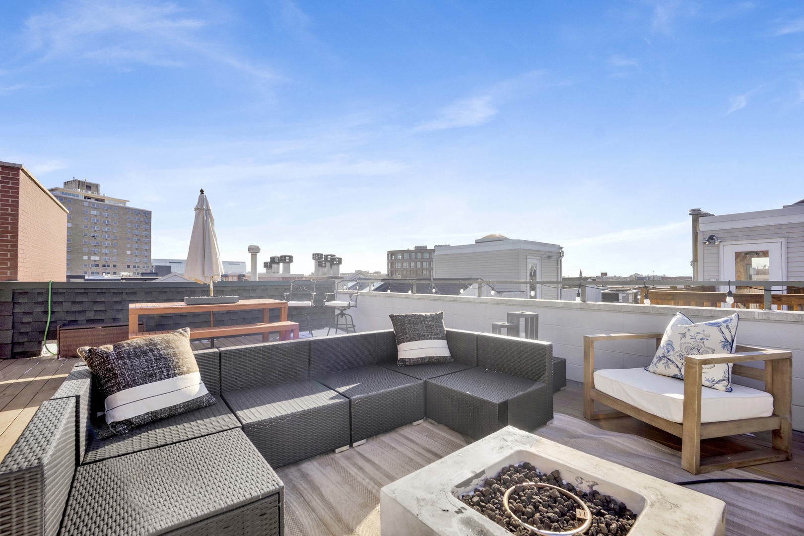 856 W Buckingham Place Unit: 3SW