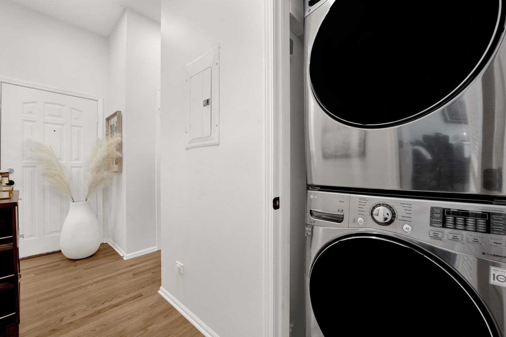 856 W Buckingham Place Unit: 3SW