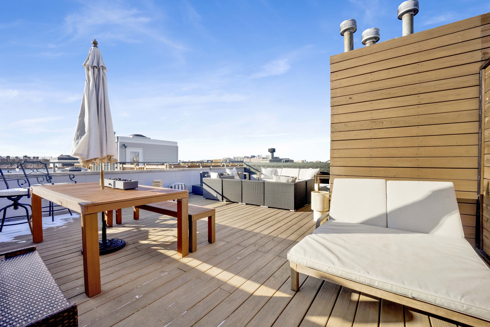 856 W Buckingham Place Unit: 3SW