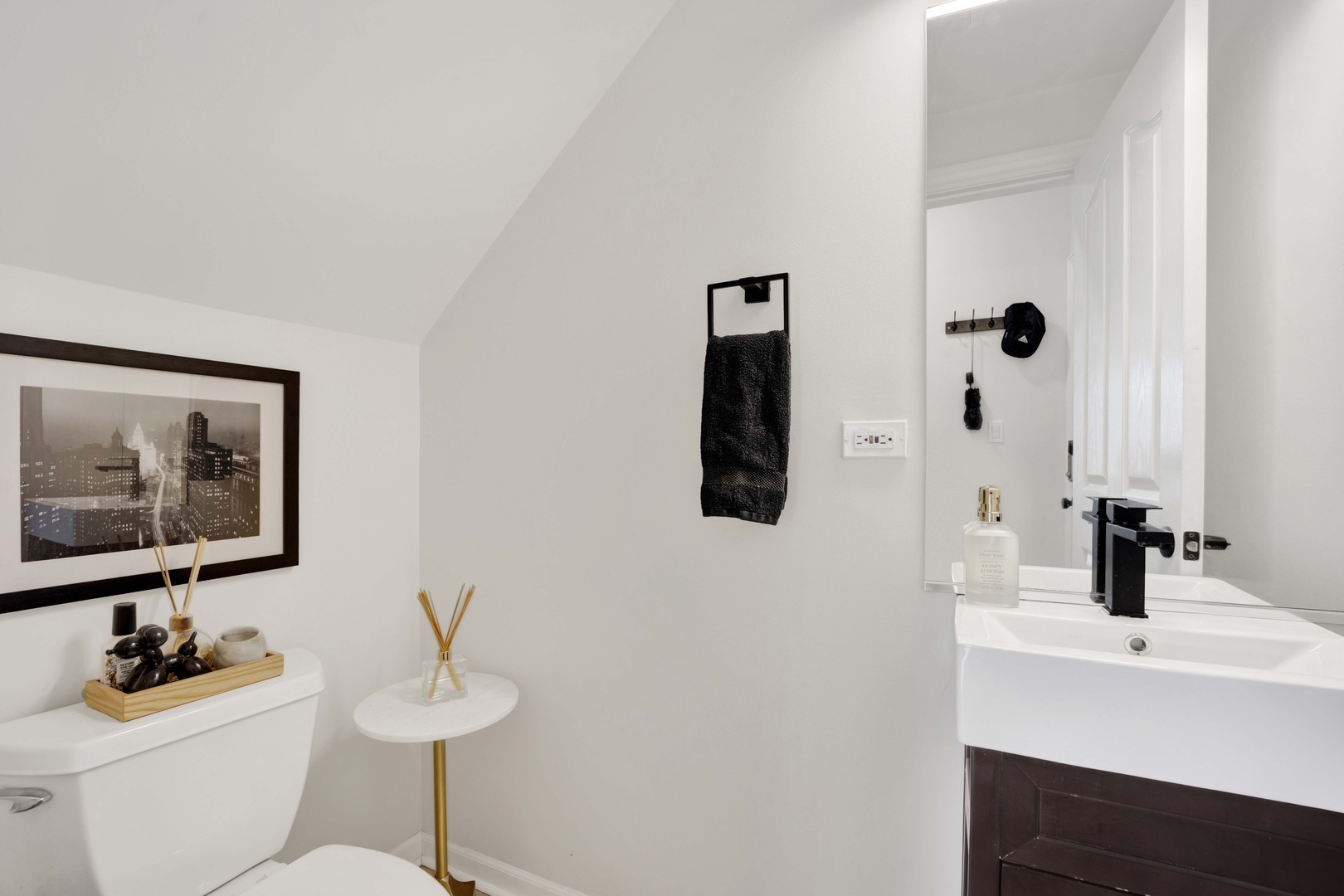 856 W Buckingham Place Unit: 3SW