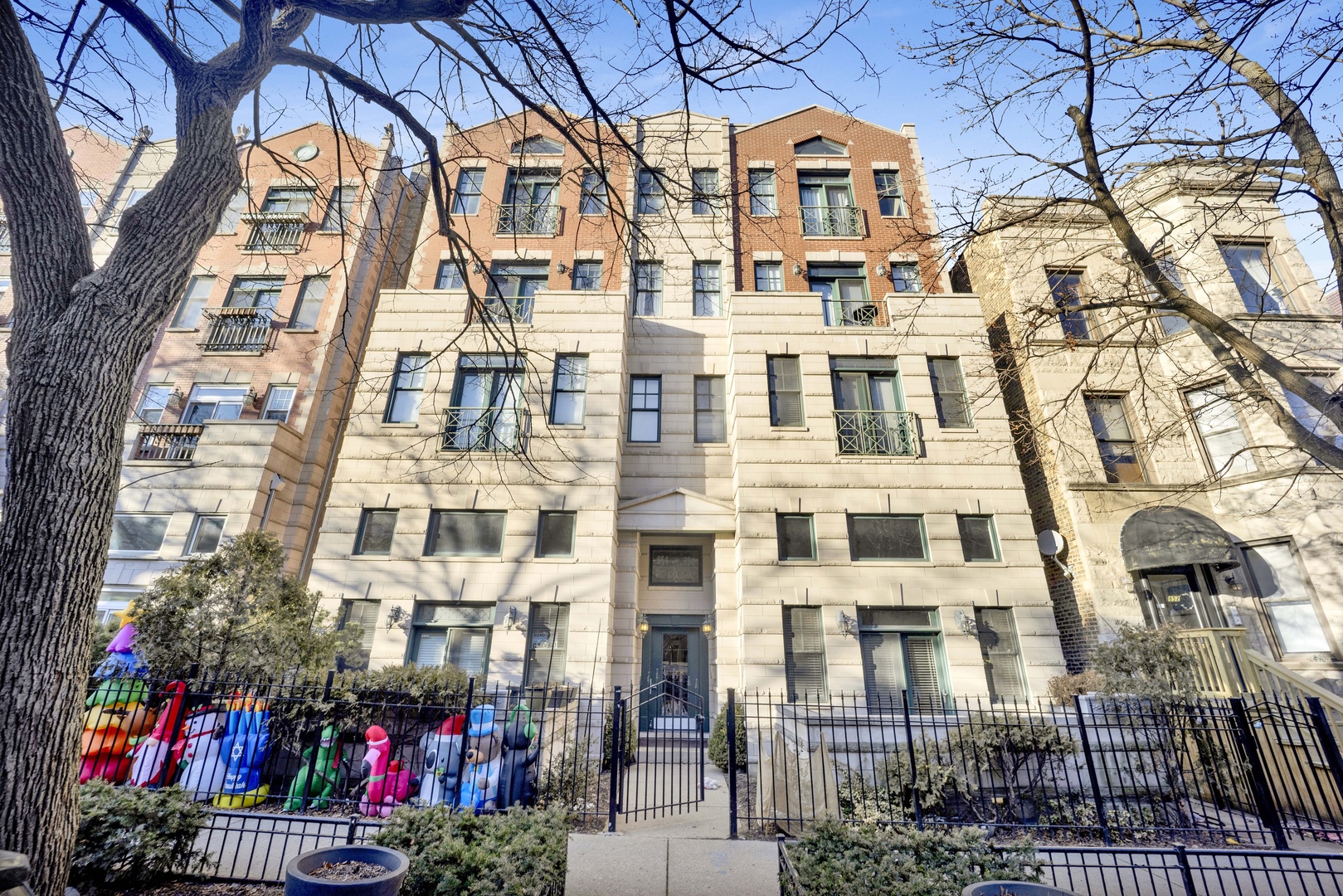 856 W Buckingham Place Unit: 3SW