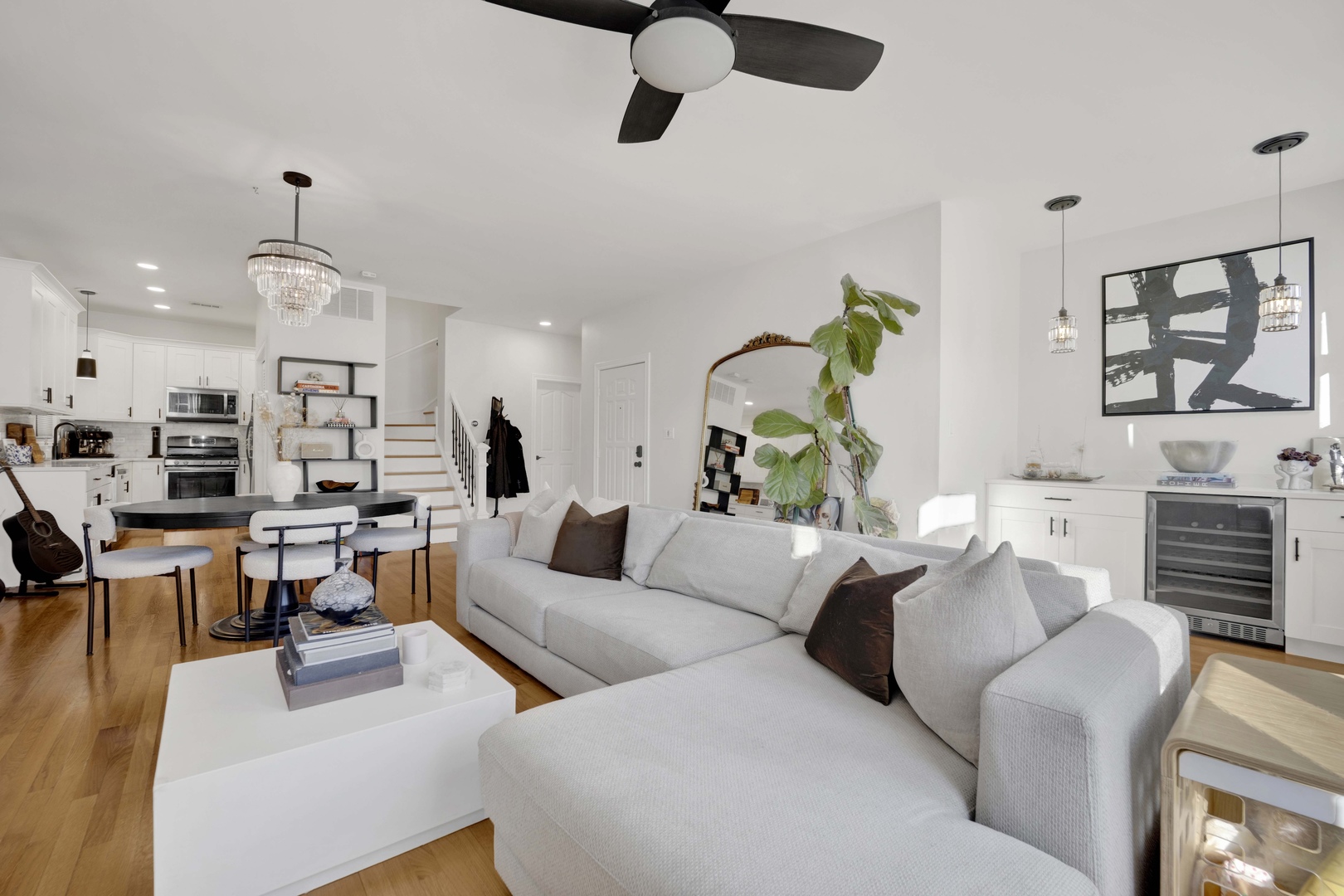 856 W Buckingham Place Unit: 3SW