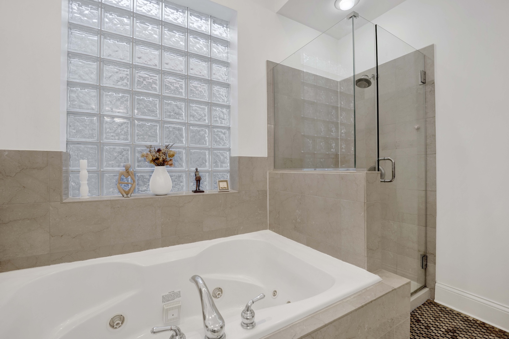 856 W Buckingham Place Unit: 3SW