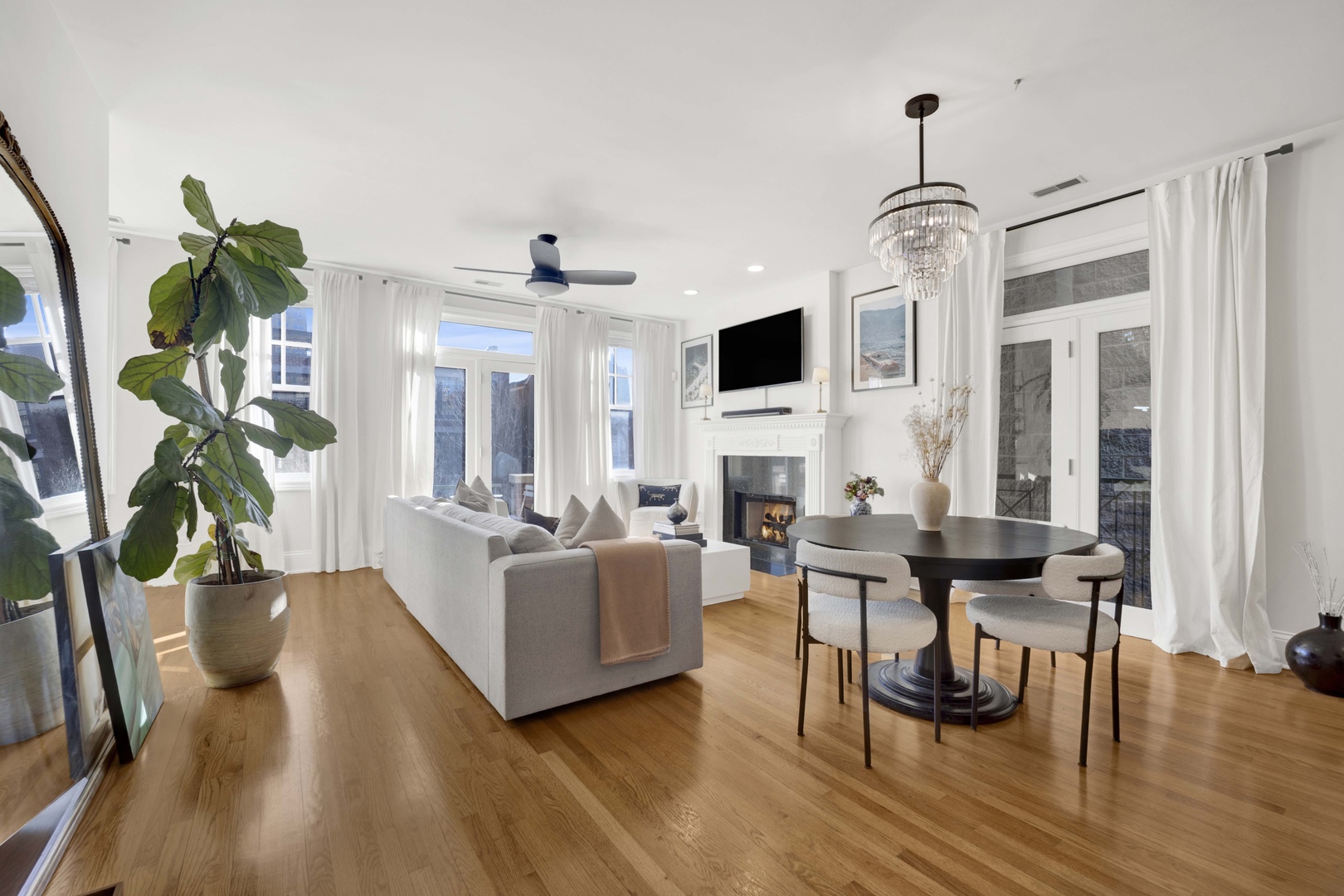 856 W Buckingham Place Unit: 3SW