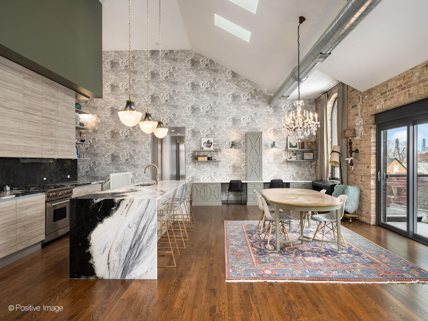 1849 N Hermitage Avenue Unit: 304