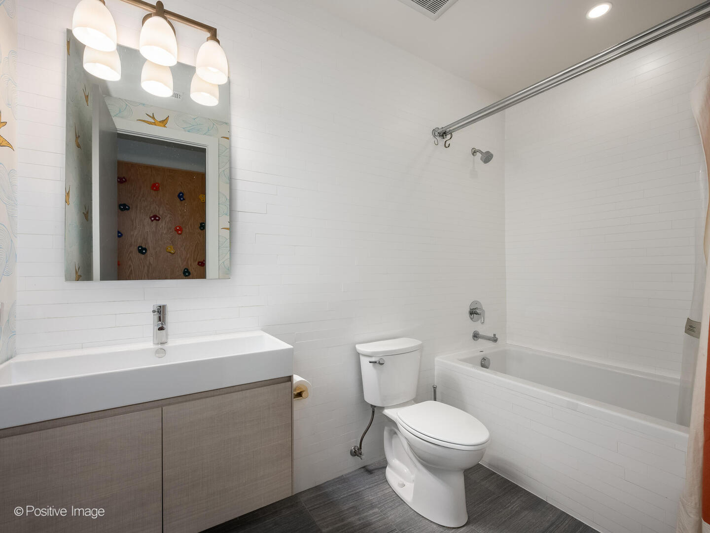 1849 N Hermitage Avenue Unit: 304
