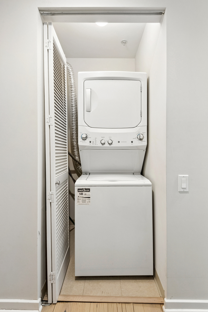 240 E Illinois Street Unit: 1511