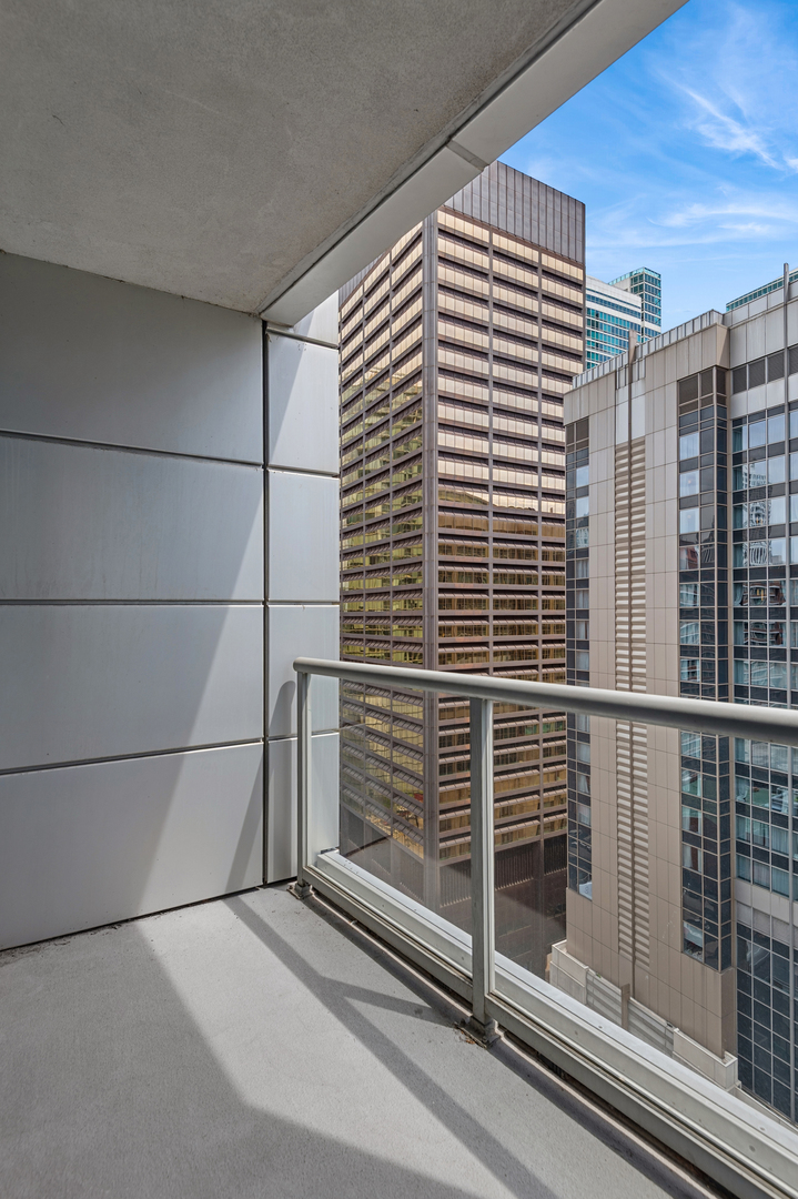 240 E Illinois Street Unit: 1511