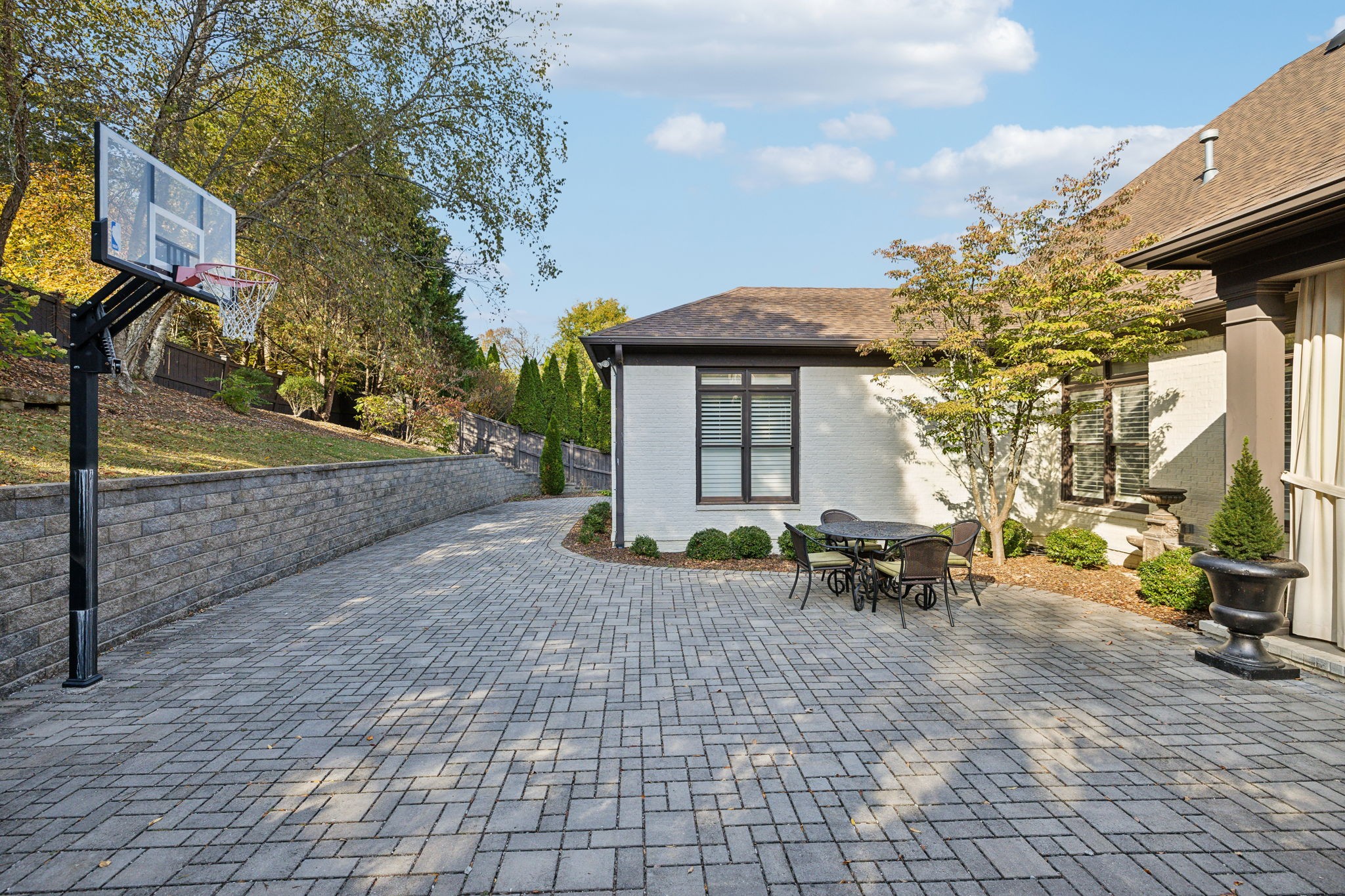 421 Wild Elm St