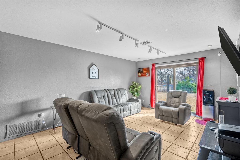 109 Sunny Lane