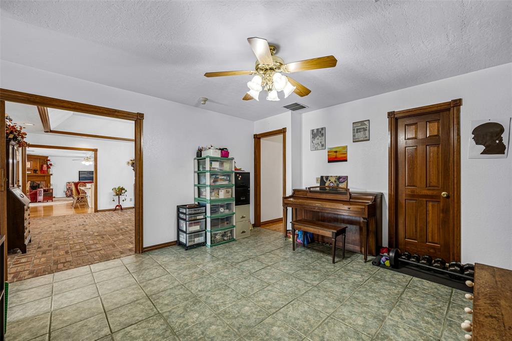2102 Lakewood