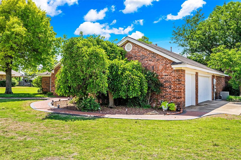 2102 Lakewood