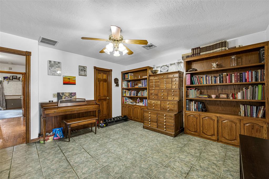 2102 Lakewood