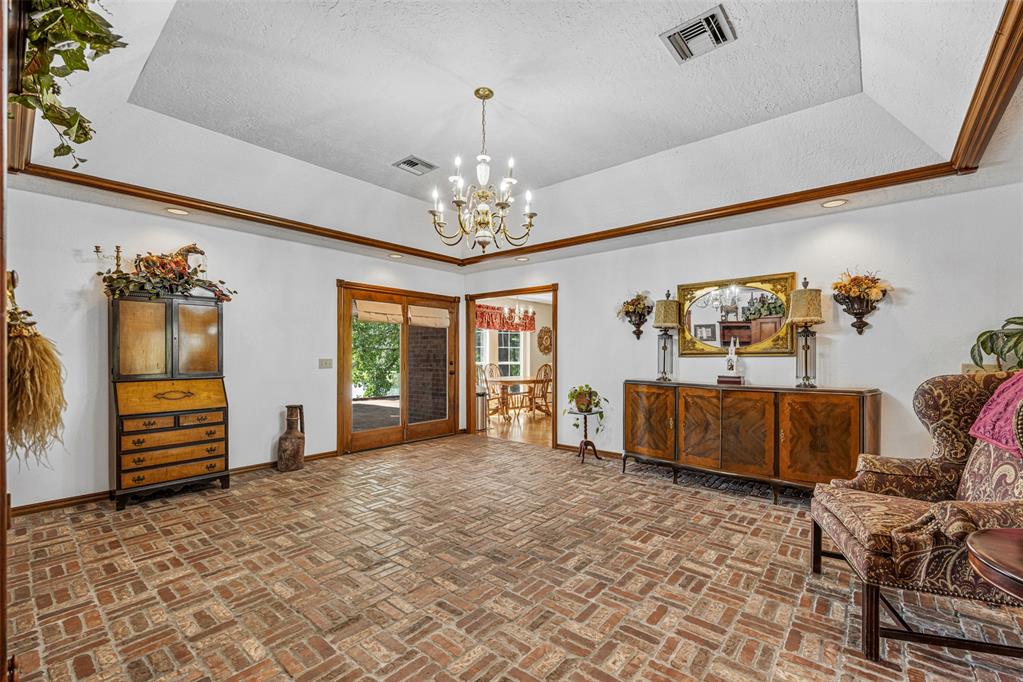 2102 Lakewood