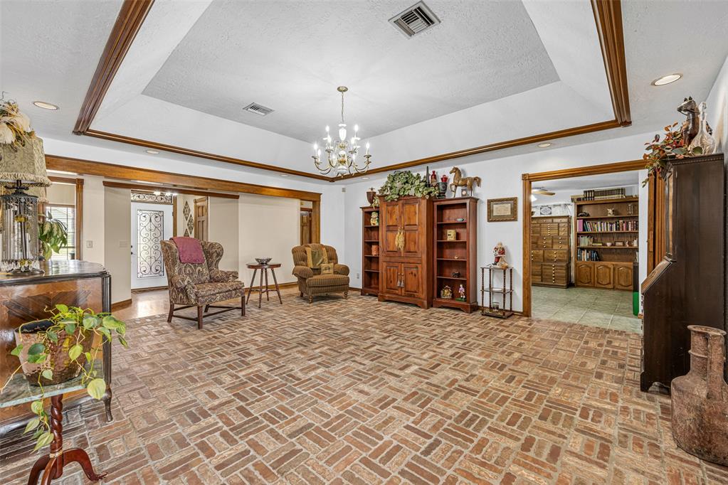 2102 Lakewood