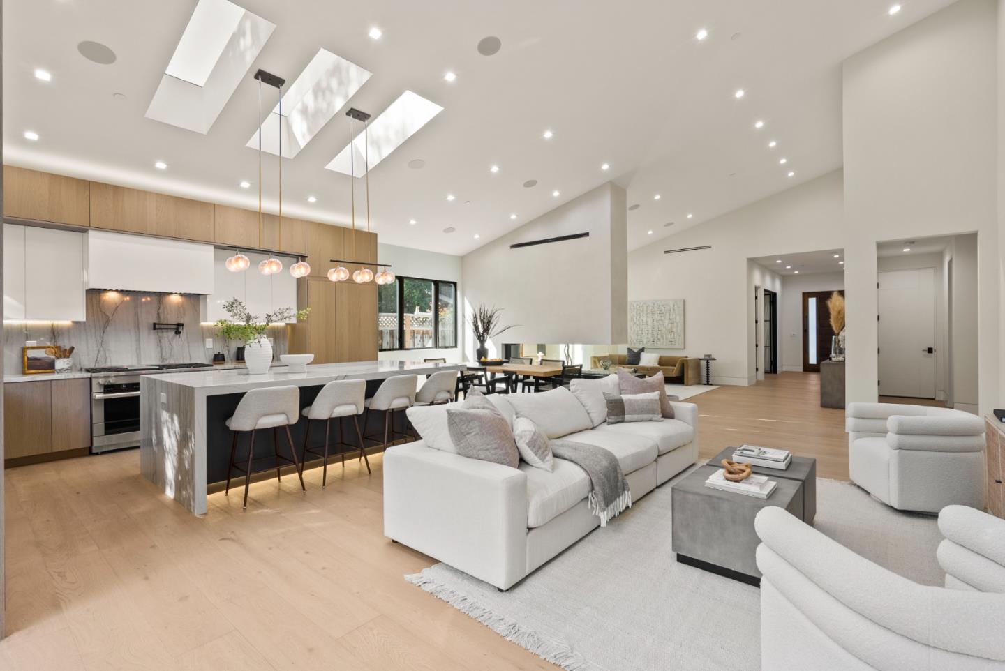 214 Oak CT
