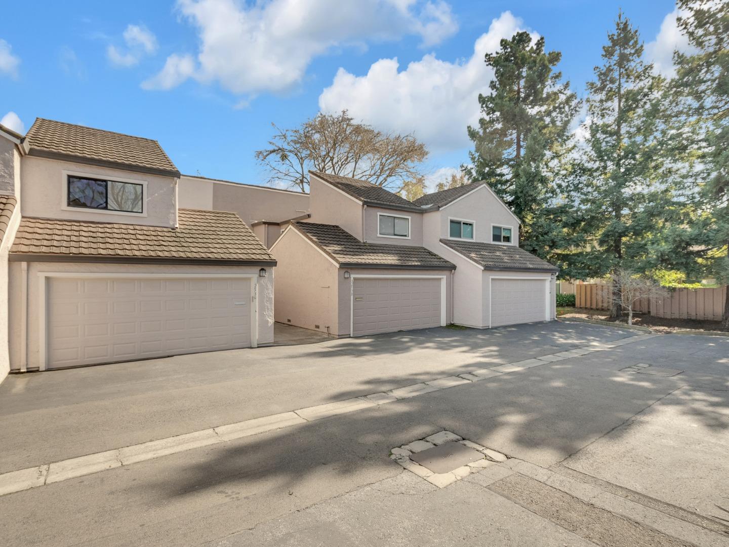 2536 Hawkington CT