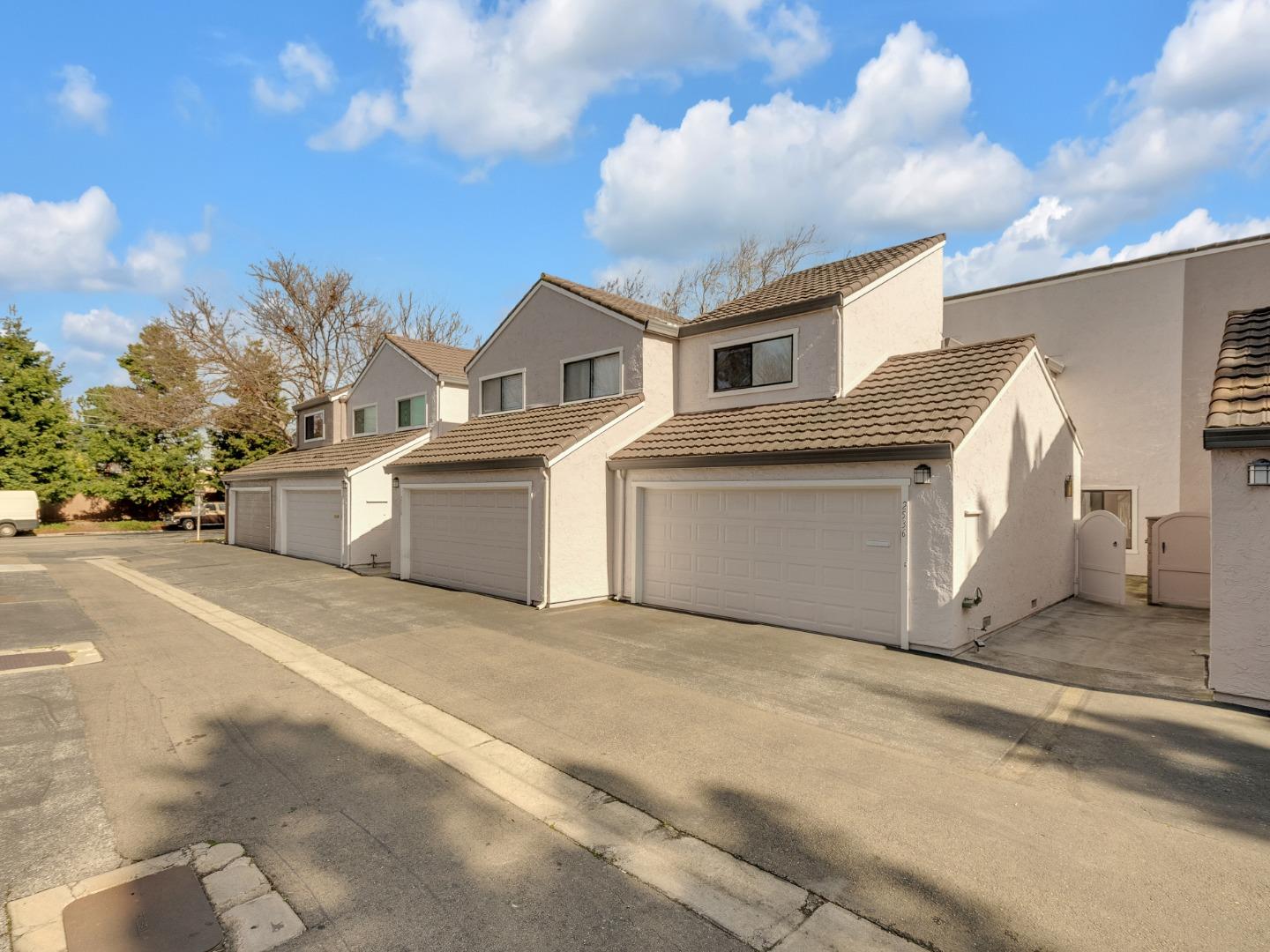 2536 Hawkington CT
