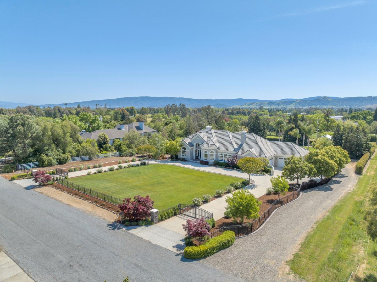 2035 Vincent DR