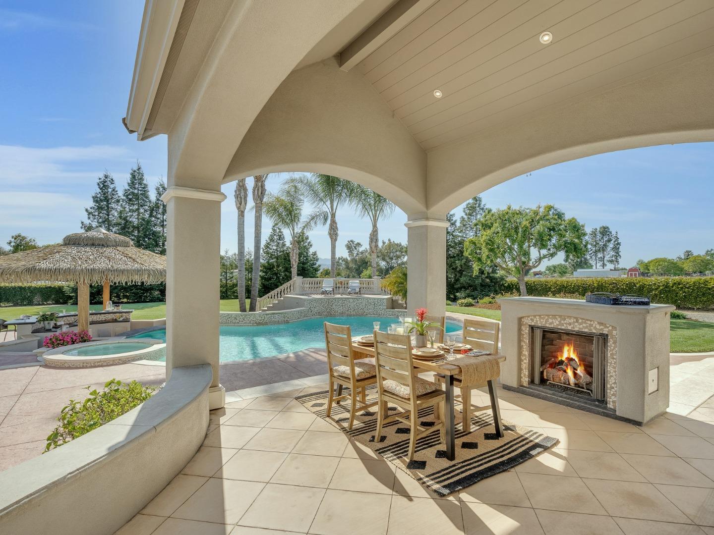 2035 Vincent DR