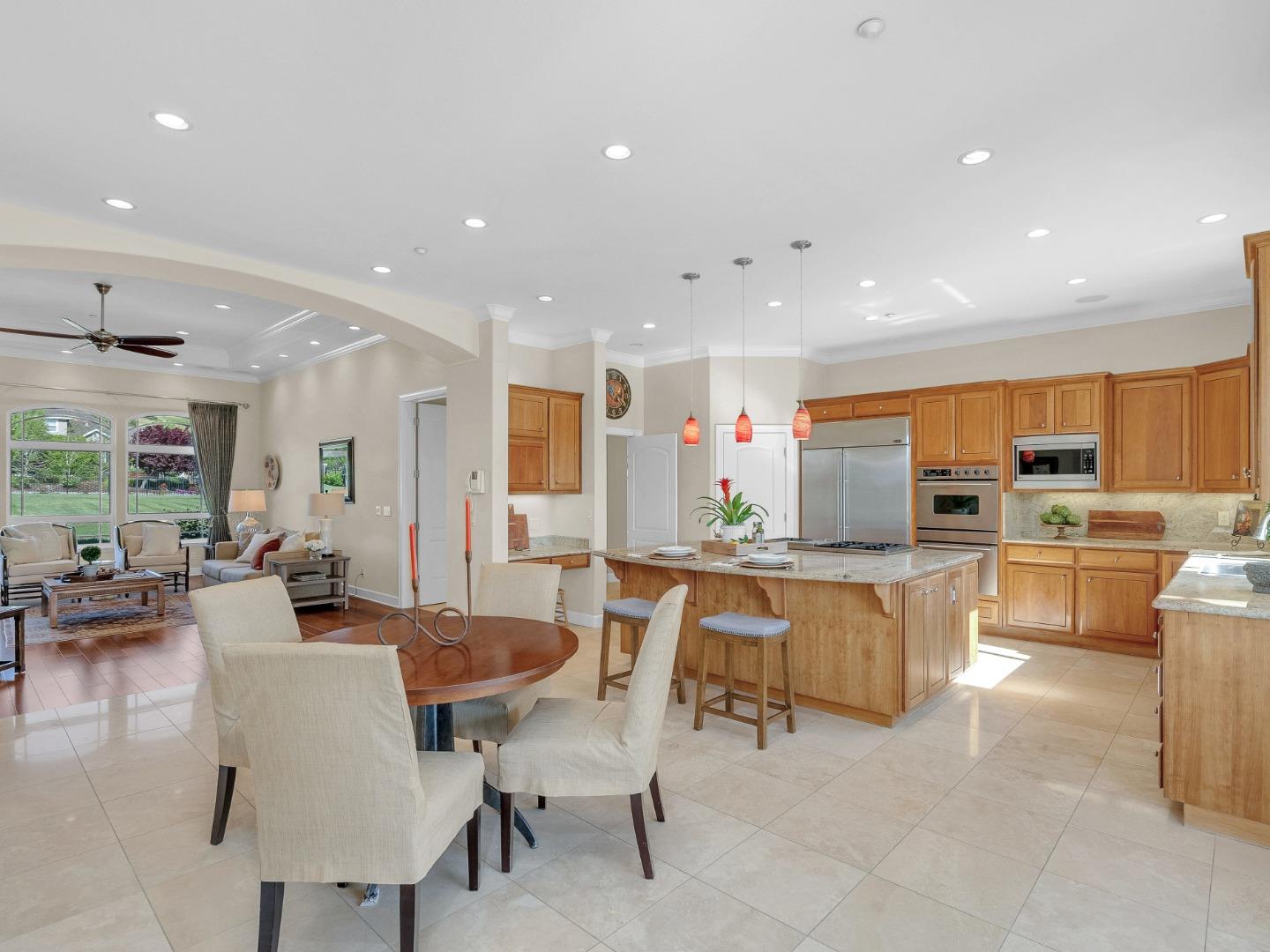 2035 Vincent DR