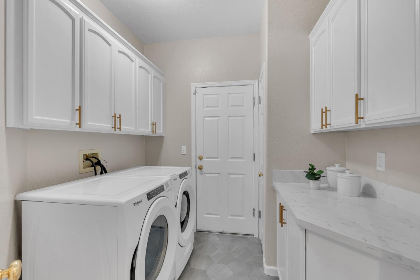 407 Whitney WAY