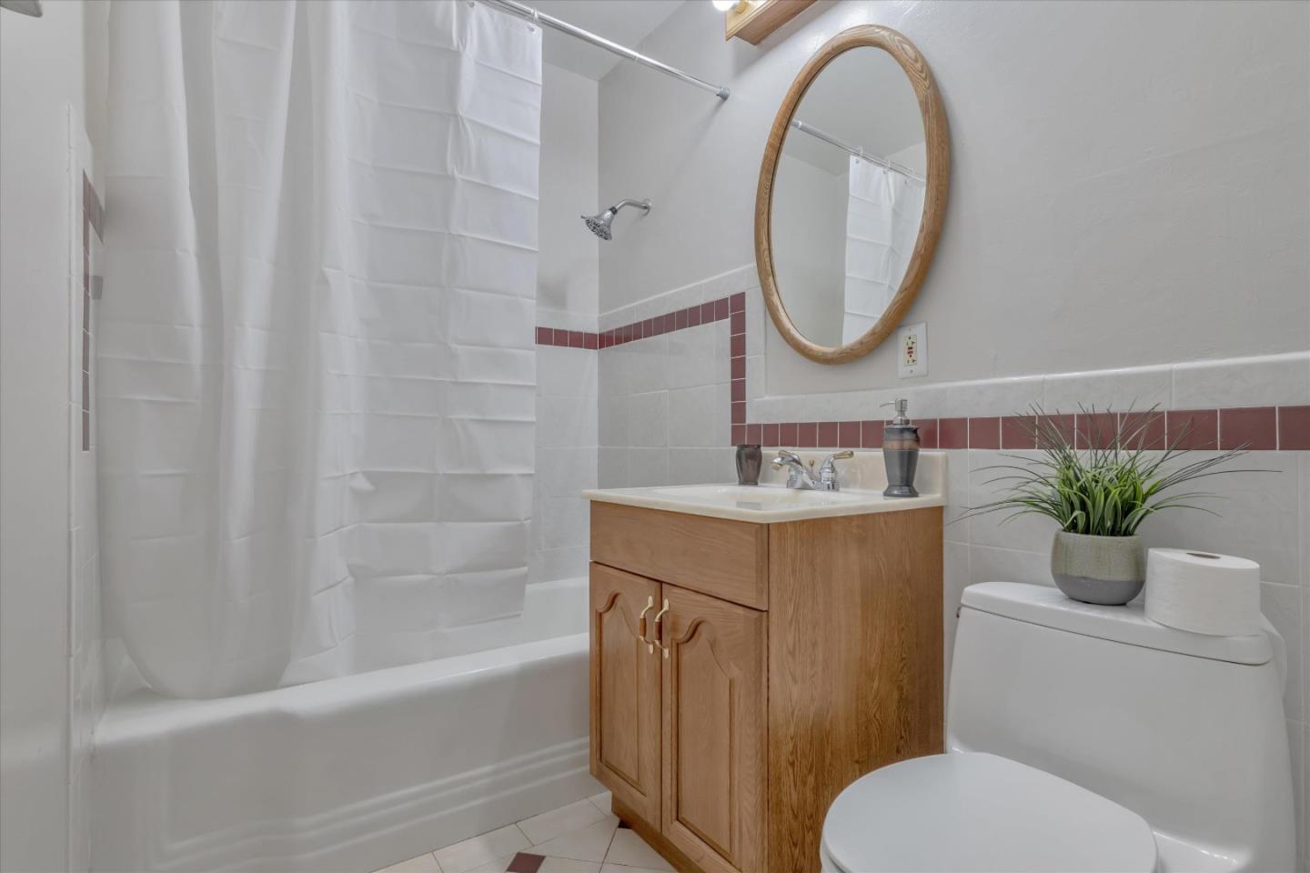 3375 Pepper Tree LN