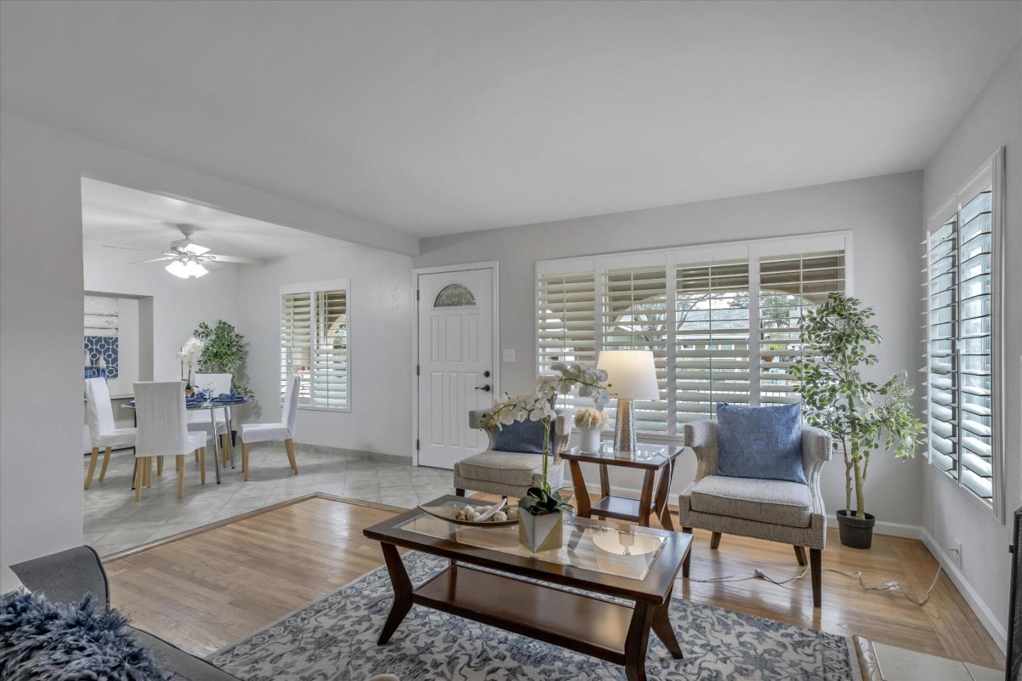 3375 Pepper Tree LN