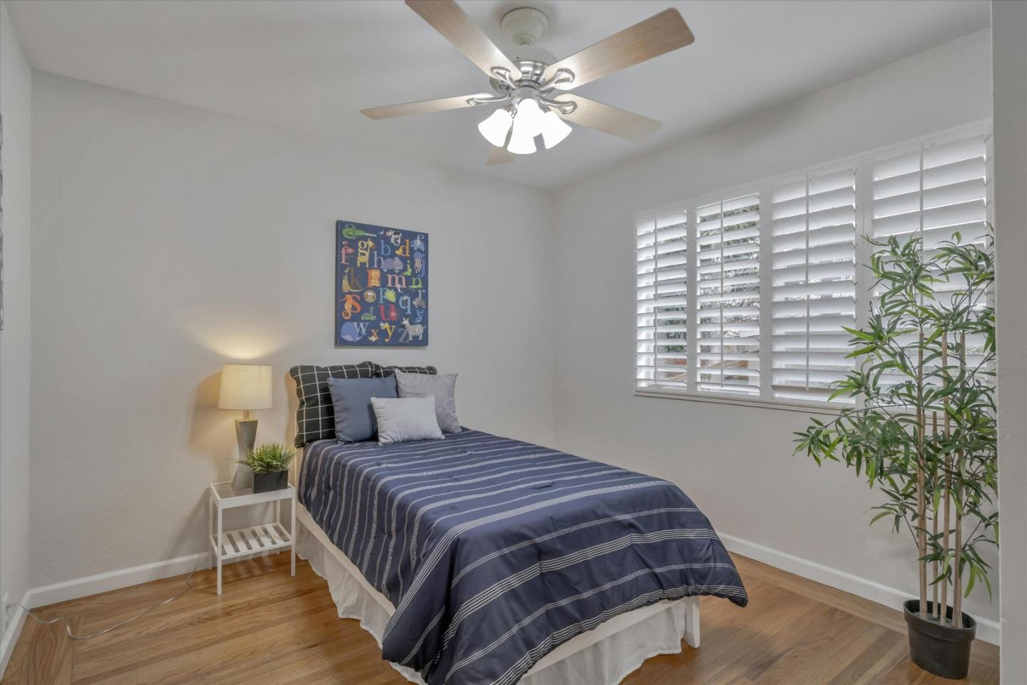 3375 Pepper Tree LN