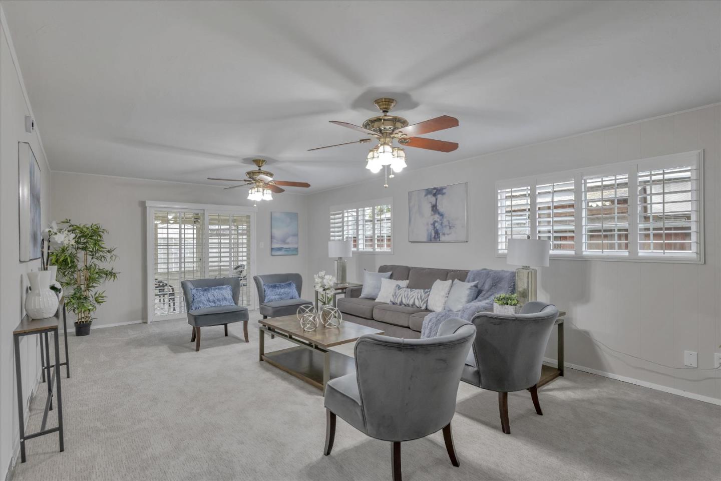 3375 Pepper Tree LN