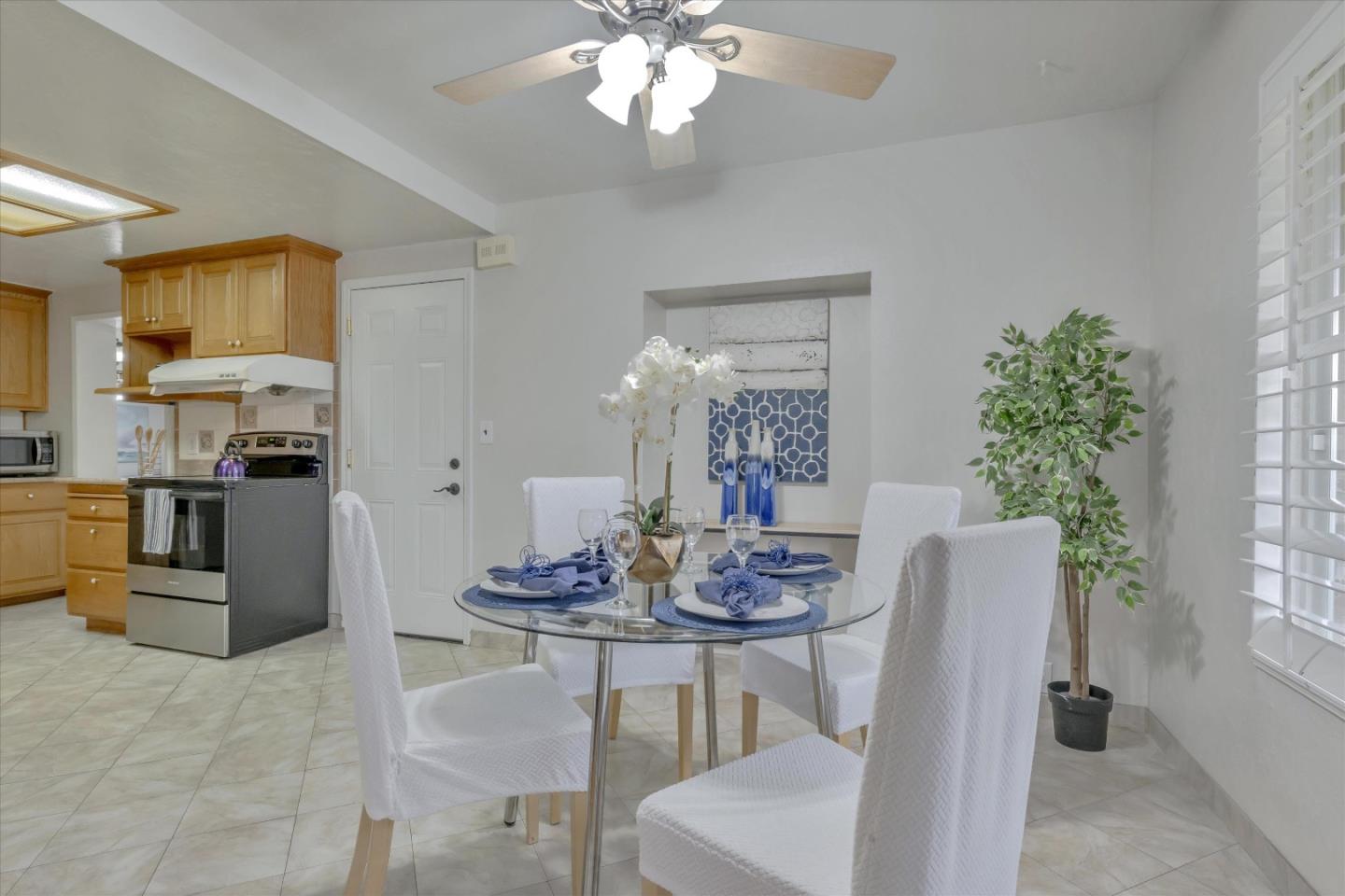 3375 Pepper Tree LN