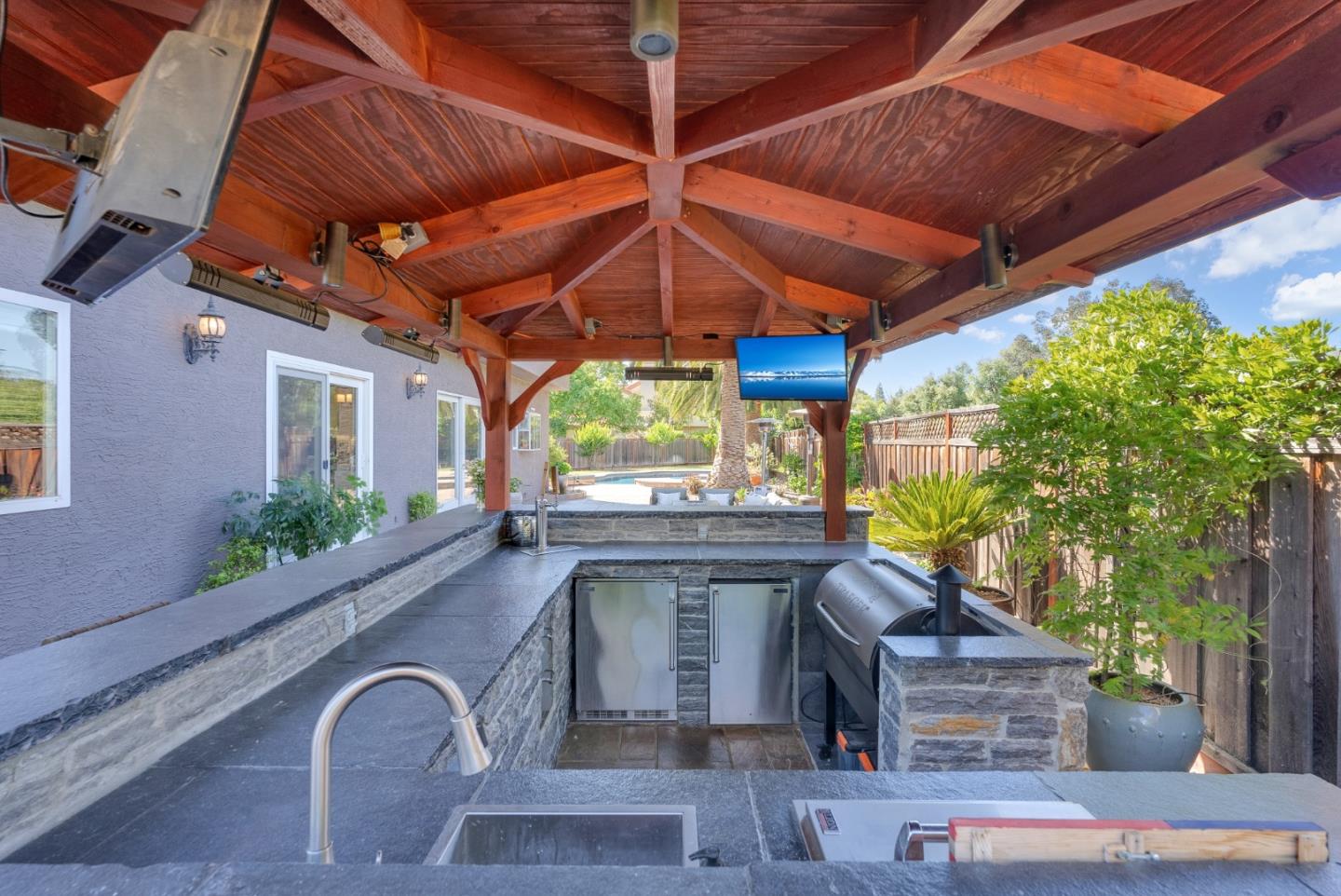 225 La Agua Court