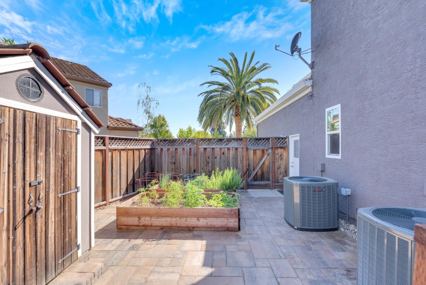 225 La Agua Court