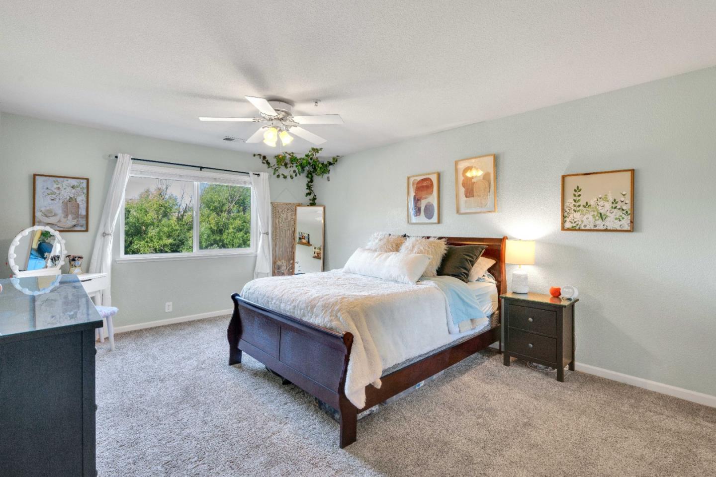 225 La Agua Court