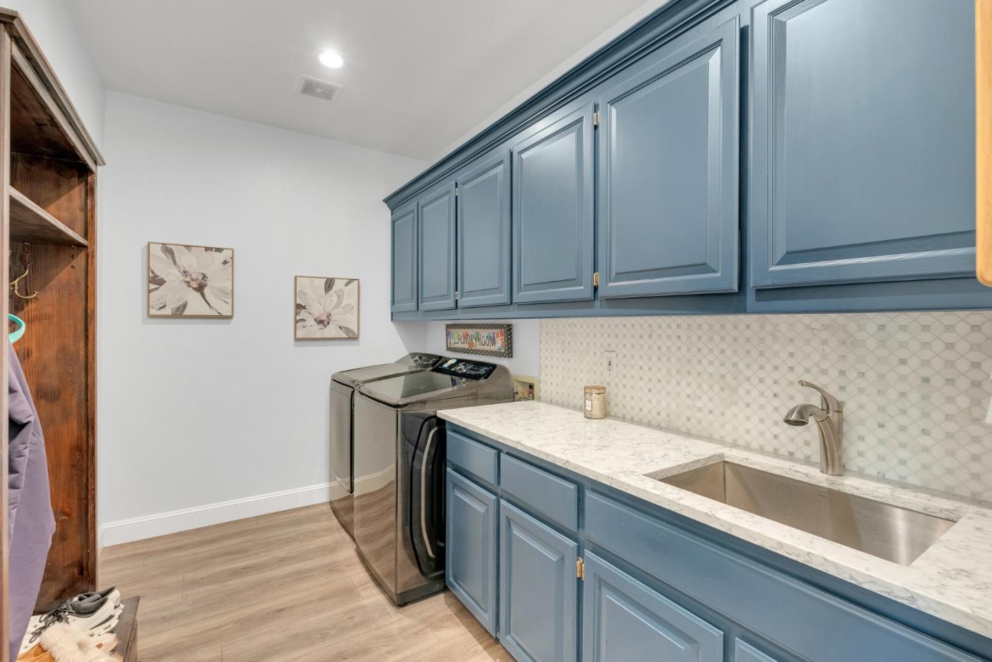 225 La Agua Court