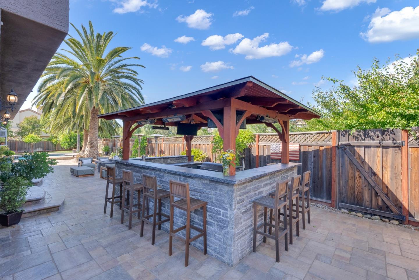 225 La Agua Court