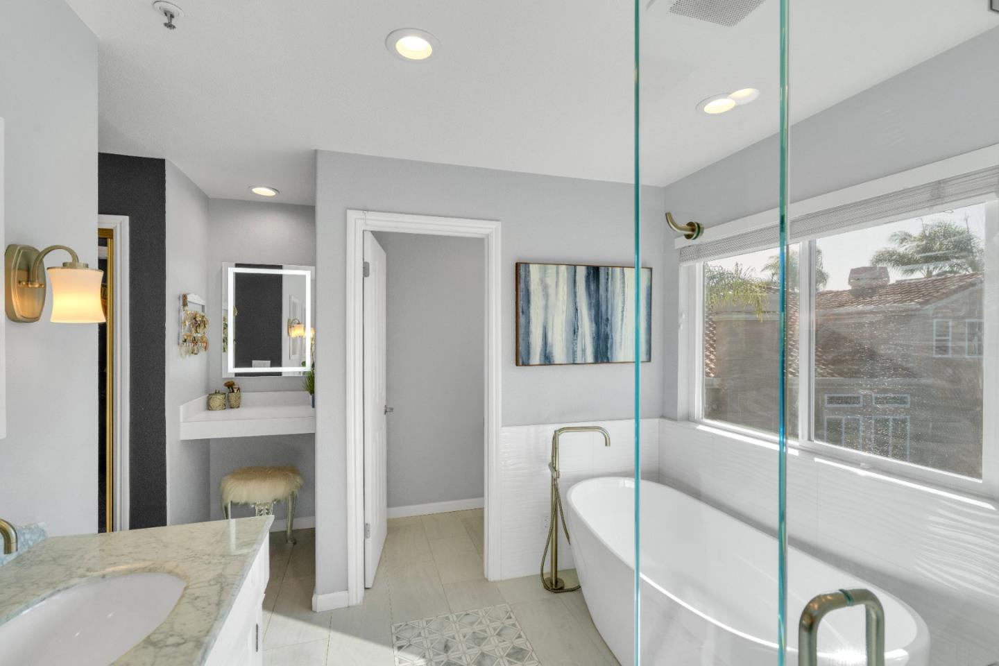 225 La Agua Court